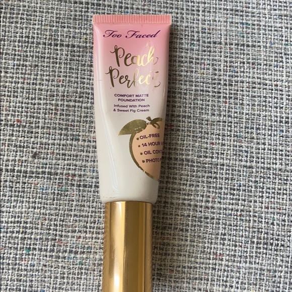 Sold//Peach Perfect Foundation - Picture 1 of 1